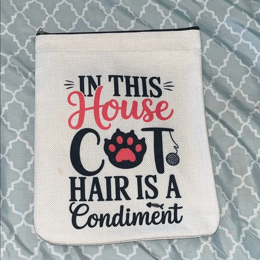 Source Unknown White and Black Cosmetic Bag